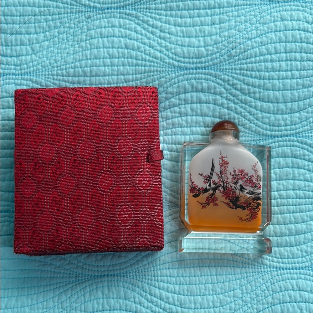 Artistic Chinese Perfume / Snuff Glass Bottle with Red Box